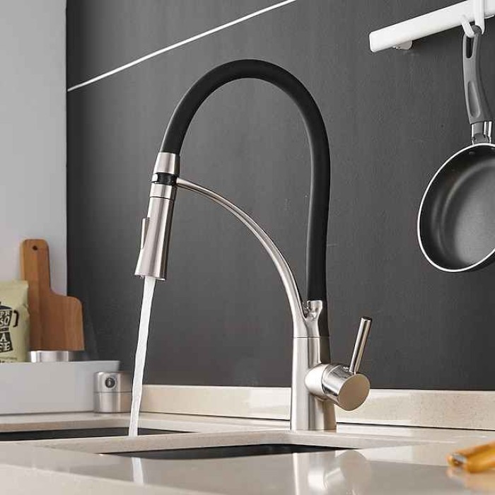 Brass Kitchen Faucet,Single Handle One Hole Oil-rubbed Bronze Pull-out Portable Spray Kitchen Sink Faucet with Hot and Cold Water