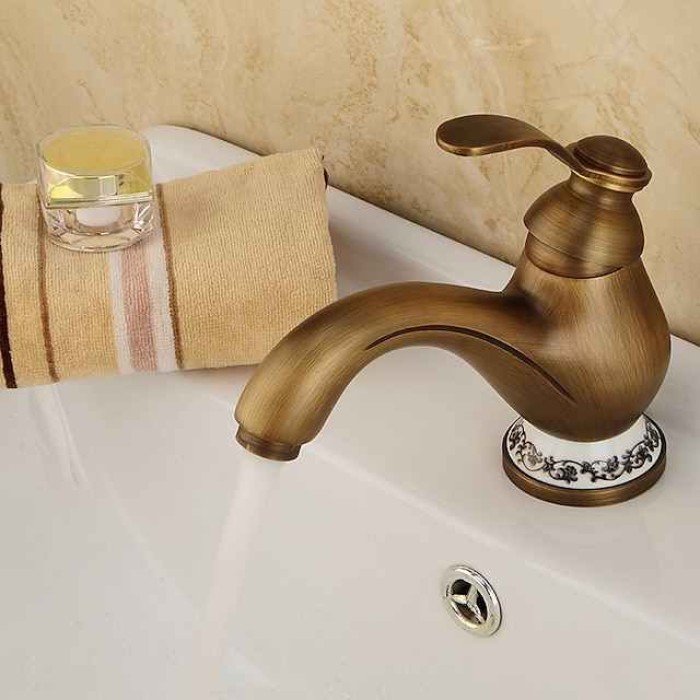 Bathroom Sink Faucet - Classic Antique Brass Centerset Single Handle One HoleBath Taps