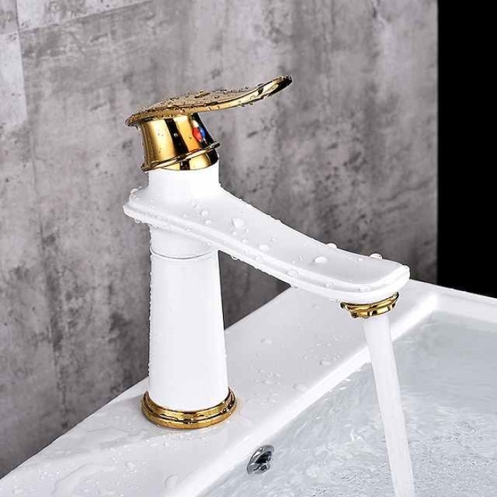 Bathroom Sink Faucet - Classic Electroplated Centerset Single Handle One HoleBath Taps