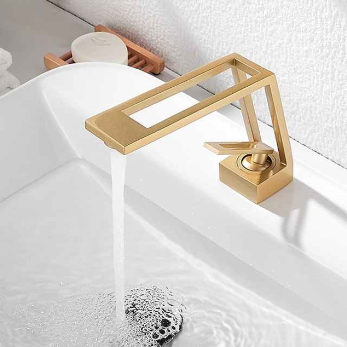 Bathroom Sink Faucet - Classic Electroplated / Painted Finishes Centerset Single Handle One HoleBath Taps