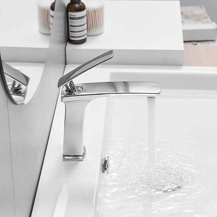 Bathroom Sink Faucet - Classic / Waterfall Brushed / Electroplated / Painted Finishes Centerset Single Handle One HoleBath Taps