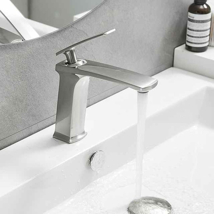 Bathroom Sink Faucet - Classic / Waterfall Brushed / Electroplated / Painted Finishes Centerset Single Handle One HoleBath Taps