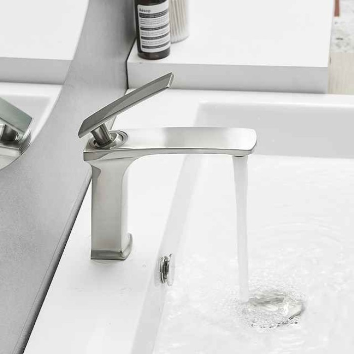 Bathroom Sink Faucet - Classic / Waterfall Brushed / Electroplated / Painted Finishes Centerset Single Handle One HoleBath Taps