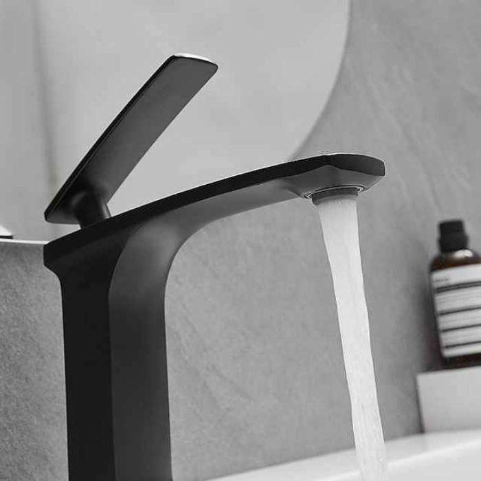 Bathroom Sink Faucet - Classic / Waterfall Brushed / Electroplated / Painted Finishes Centerset Single Handle One HoleBath Taps