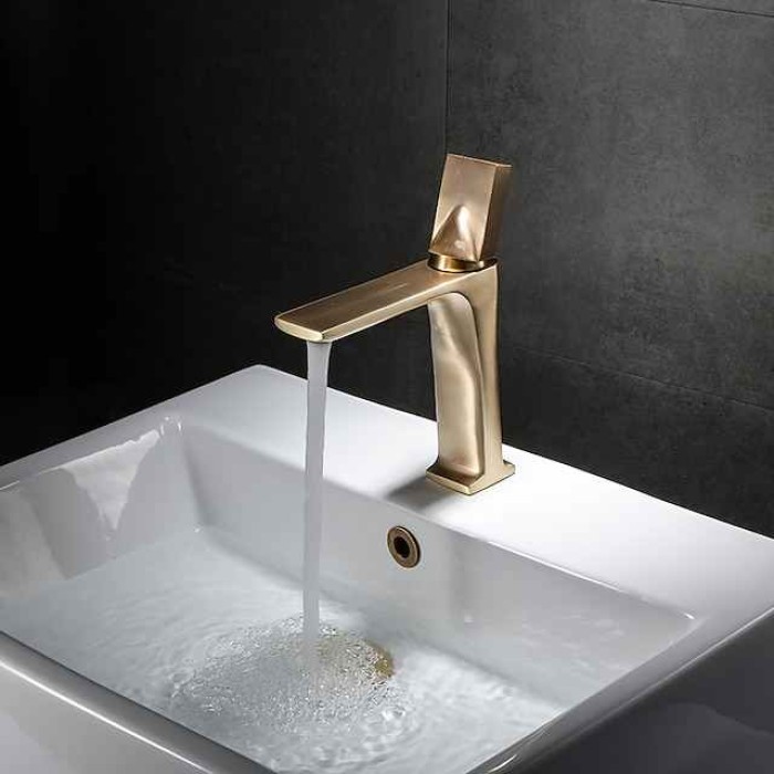 Bathroom Sink Faucet - Classic Electroplated Centerset Single Handle One HoleBath Taps