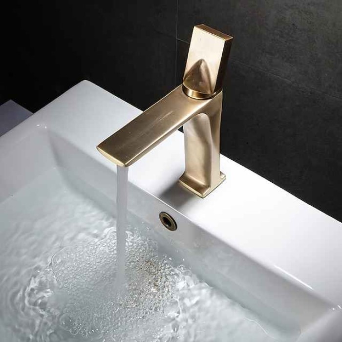 Bathroom Sink Faucet - Classic Electroplated Centerset Single Handle One HoleBath Taps