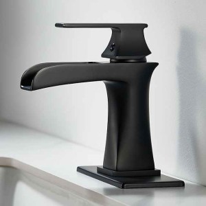 Bathroom Sink Faucet - Centerset / Waterfall Painted Finishes Centerset Single Handle One HoleBath Taps