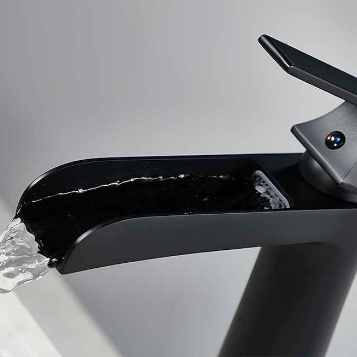 Bathroom Sink Faucet - Centerset / Waterfall Painted Finishes Centerset Single Handle One HoleBath Taps