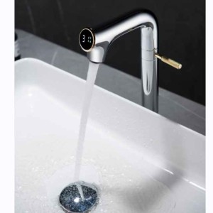 Bathroom Sink Faucet - Rotatable / LED / Classic Chrome / Brushed / Electroplated Centerset Single Handle One HoleBath Taps