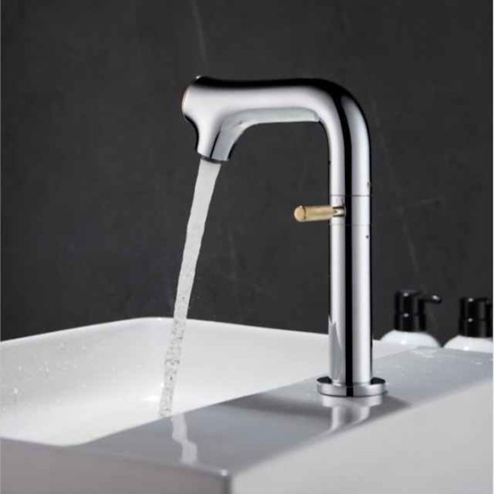 Bathroom Sink Faucet - Rotatable / LED / Classic Chrome / Brushed / Electroplated Centerset Single Handle One HoleBath Taps